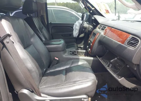 2010 Chevrolet Suburban 1500 Lt1 z USA, uszkodzony, nr VIN 1GNUCJE06AR138587